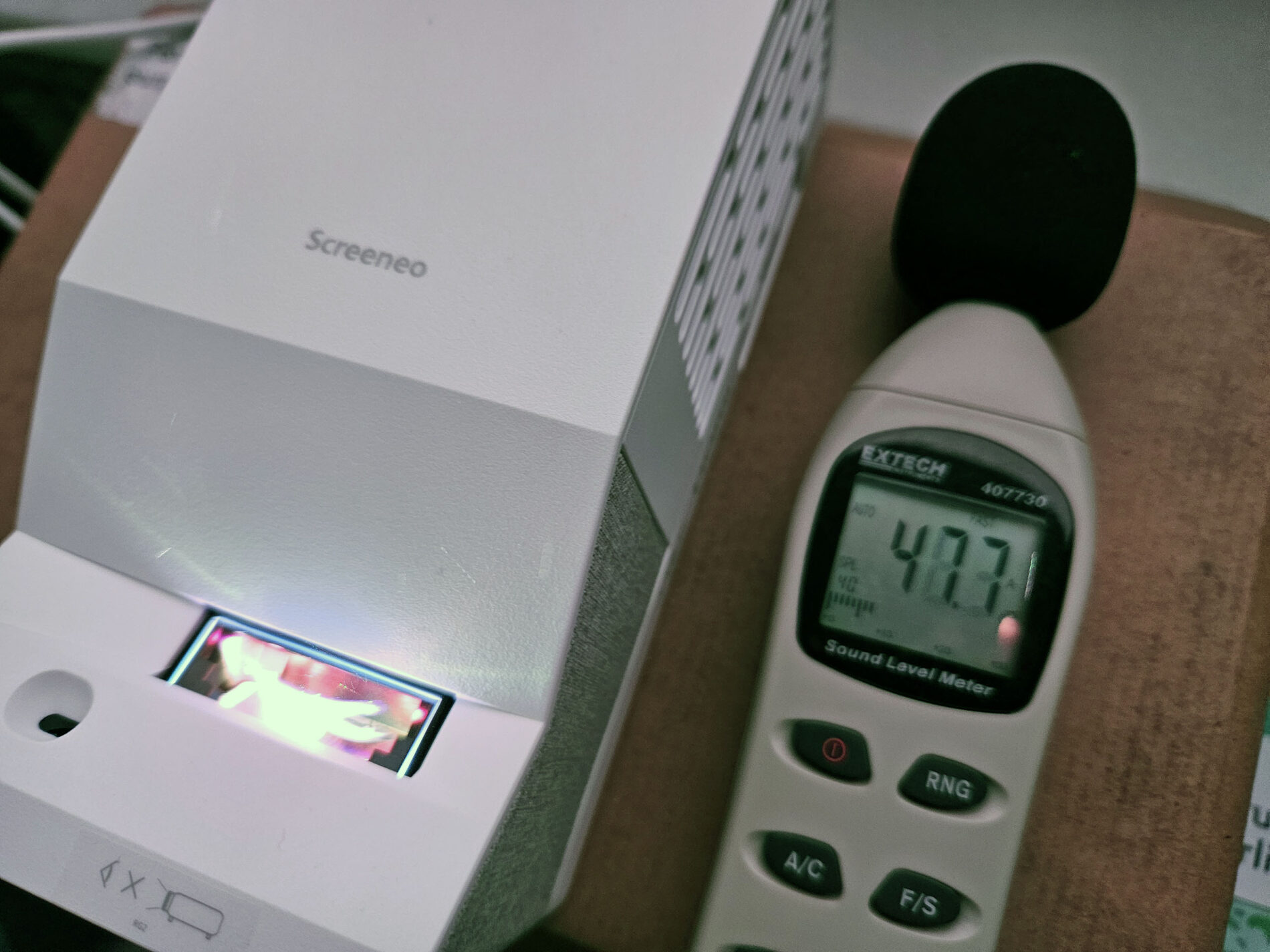 Philips Screeneo UL5 video projector: test / review